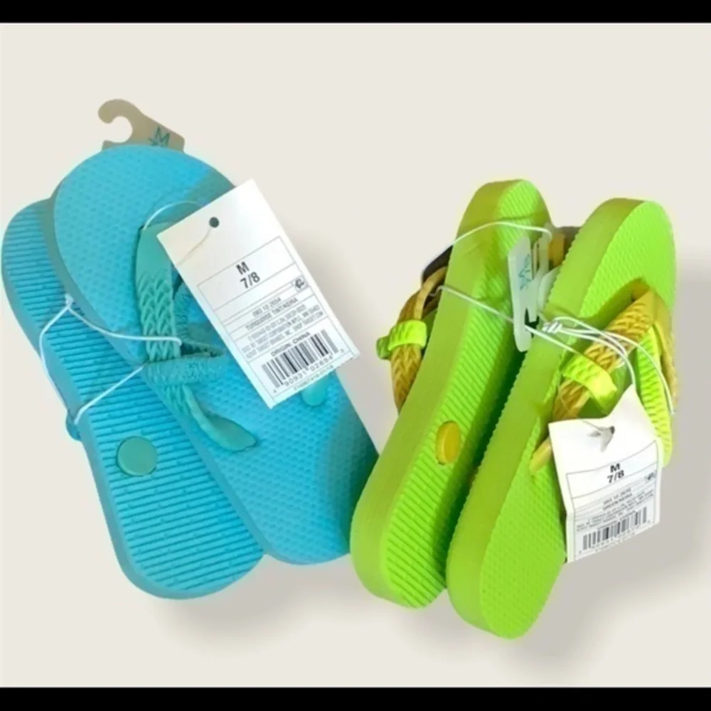 Cat & Jack Flip Flops, you get both pair